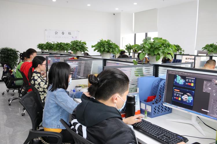 邓旭莲,公司经营范围包括:计算机软件研发,销售;国内广告
